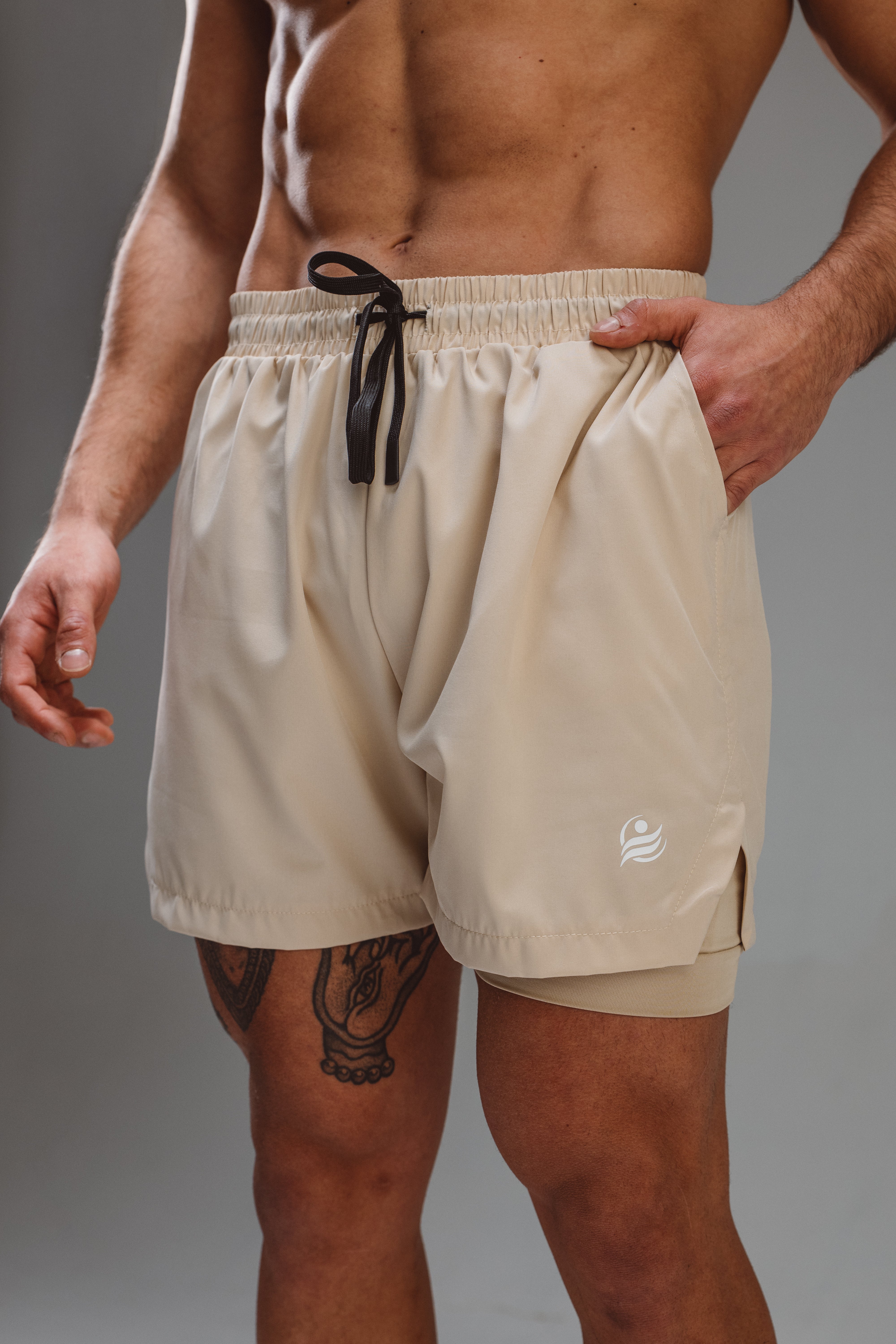 In-Form Shorts - Golden Beige