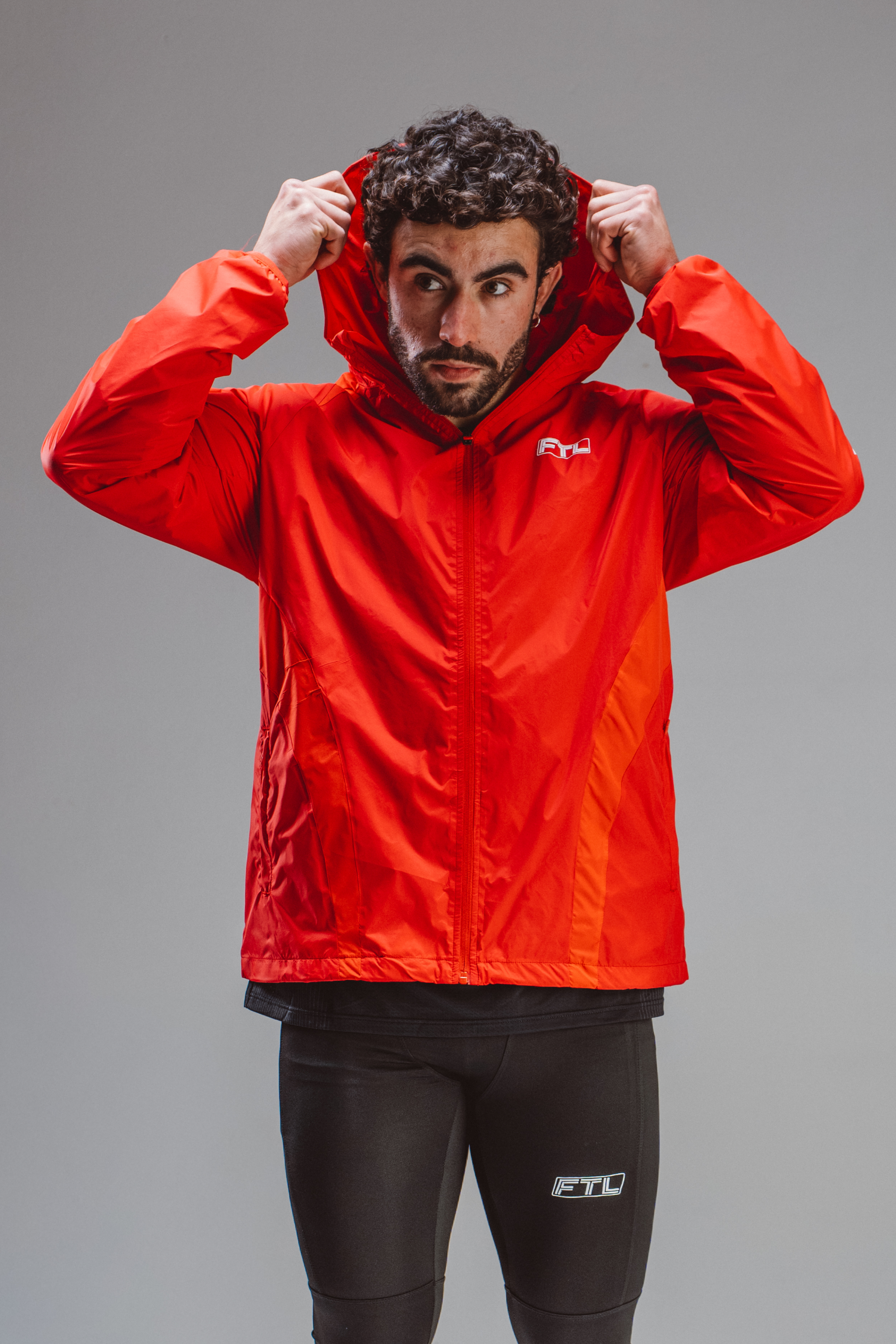 ON グラデーションレッド ウィンドブレーカー　L Matchday Runner Windbreaker Red