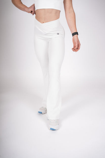 Women’s Athletic Yoga Flare Set - White